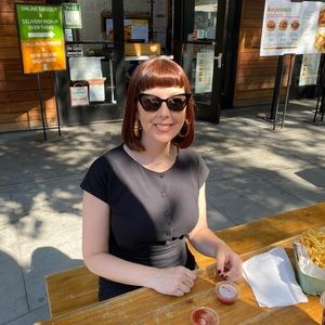 Meet your Posher, Laura